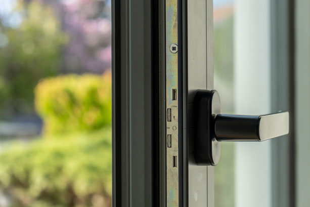 Outdoor entertaining with architectural windows