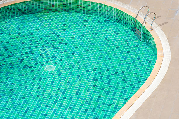 Outdoor entertaining with architectural windows